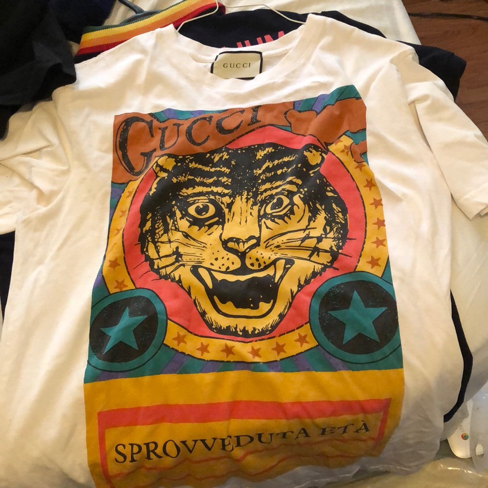 Gucci lion shirt